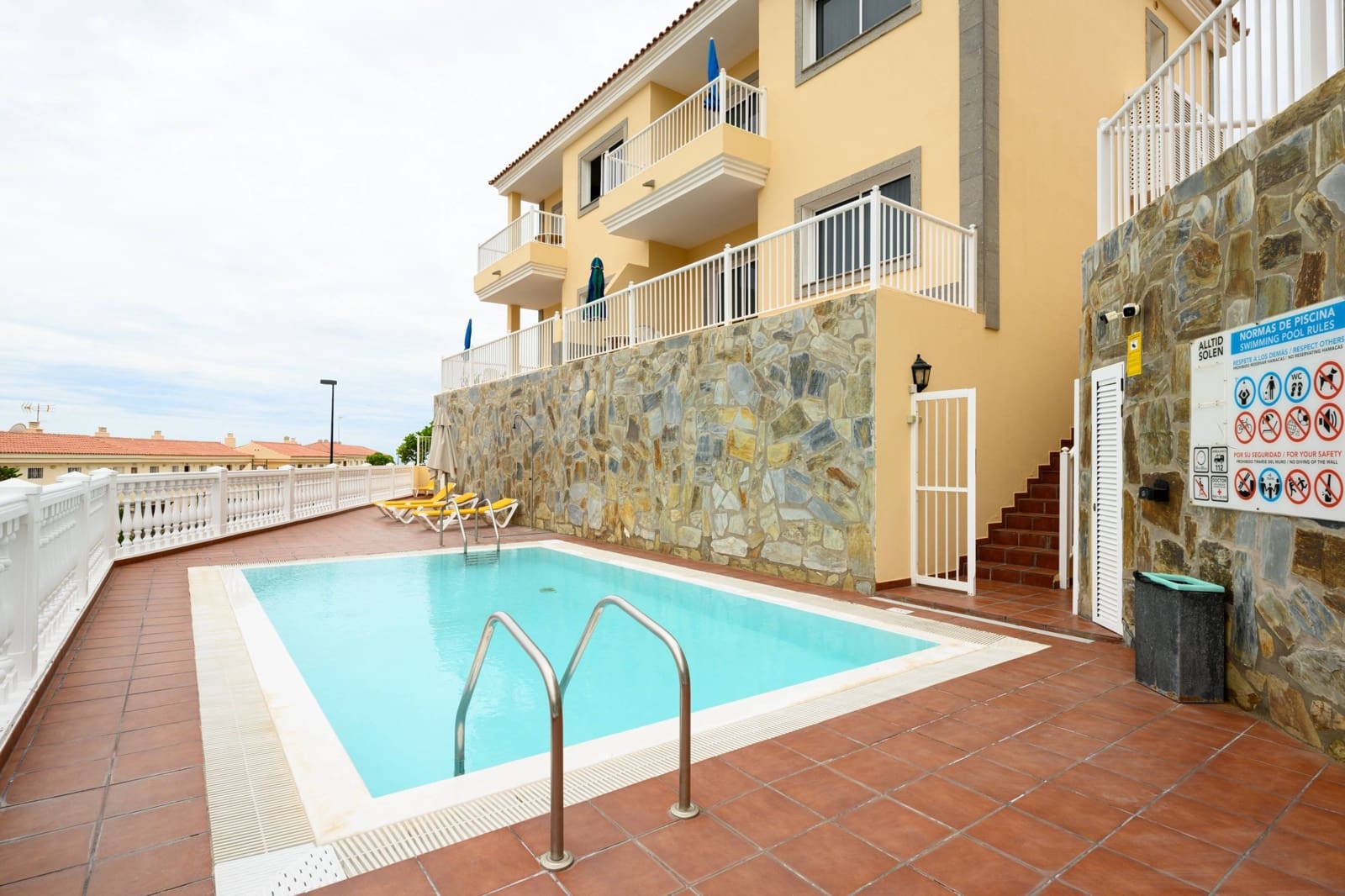 2 makuuhuone Huoneisto myytävänä paikassa Mogan mukana uima-altaan 
autotalli - 265 000 € (Ref: 9173446)