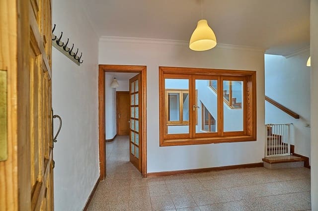 6 soveværelse Villa til salg i Santa Brígida med garage - € 590.000 (Ref: 9173447)