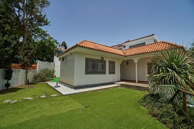 6 soveværelse Villa til salg i Santa Brígida med garage - € 590.000 (Ref: 9173447)