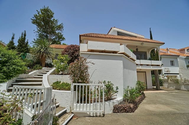 6 soveværelse Villa til salg i Santa Brígida med garage - € 590.000 (Ref: 9173447)