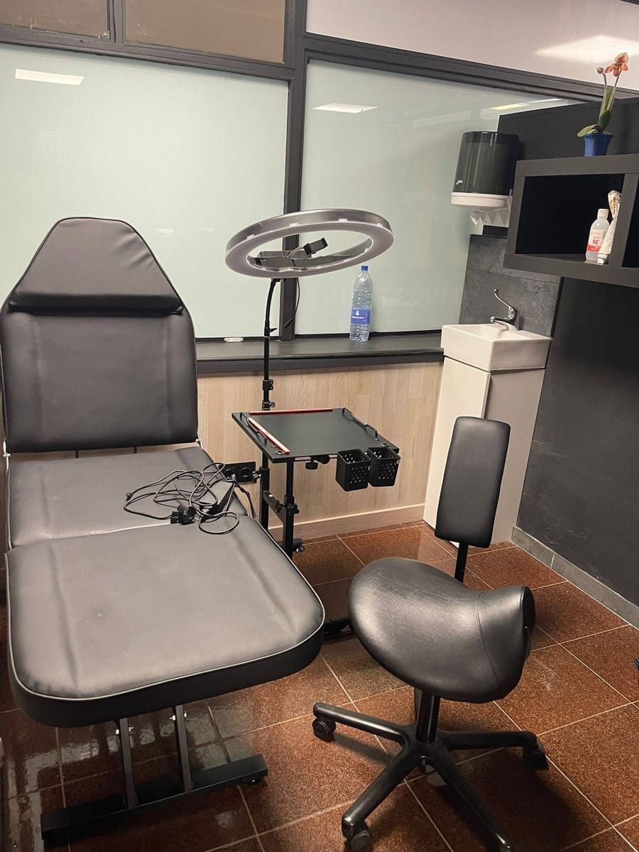 2 bedroom Commercial for sale in San Bartolome de Tirajana - € 76,000 (Ref: 9189123)