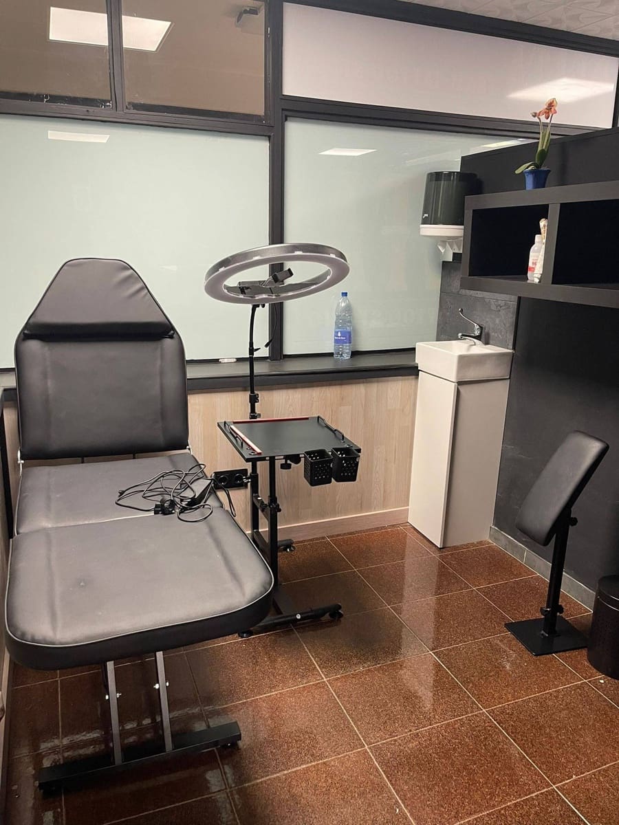 2 bedroom Commercial for sale in San Bartolome de Tirajana - € 76,000 (Ref: 9189123)