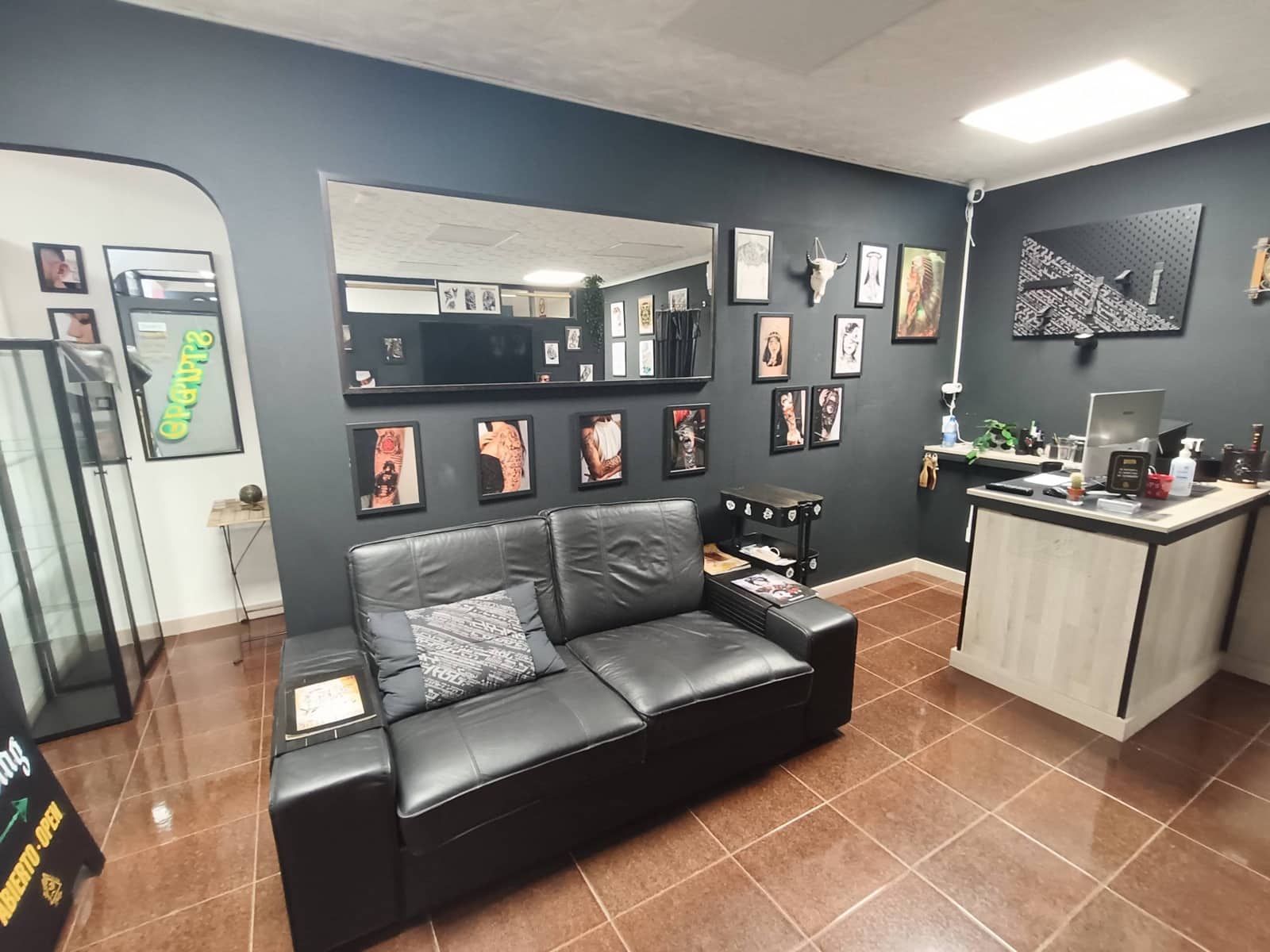 2 bedroom Commercial for sale in San Bartolome de Tirajana - € 76,000 (Ref: 9189123)