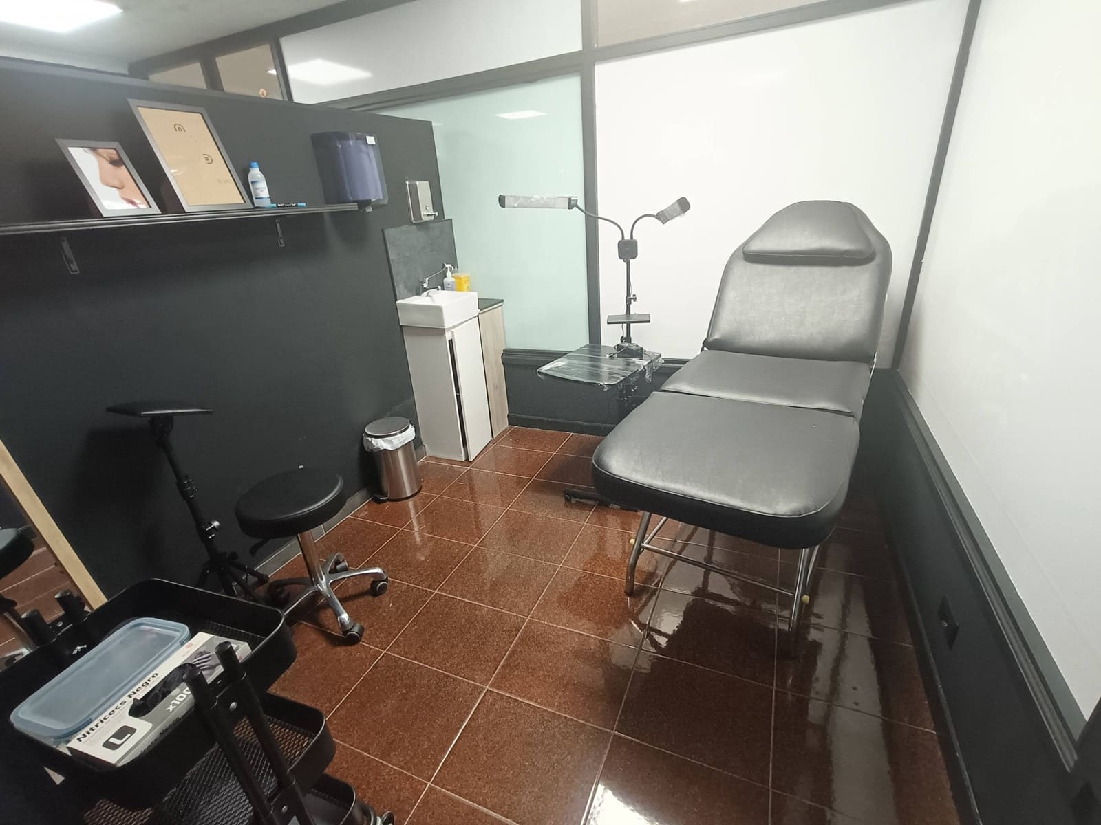 2 bedroom Commercial for sale in San Bartolome de Tirajana - € 76,000 (Ref: 9189123)