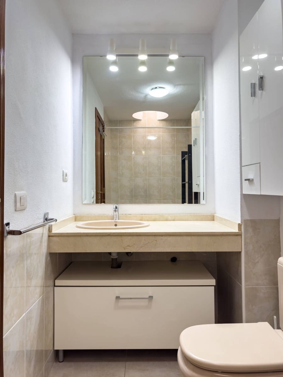 2 makuuhuone Rivitalo vuokrattavana paikassa Radazul mukana 
autotalli - 1 400 € (Ref: 9193788)