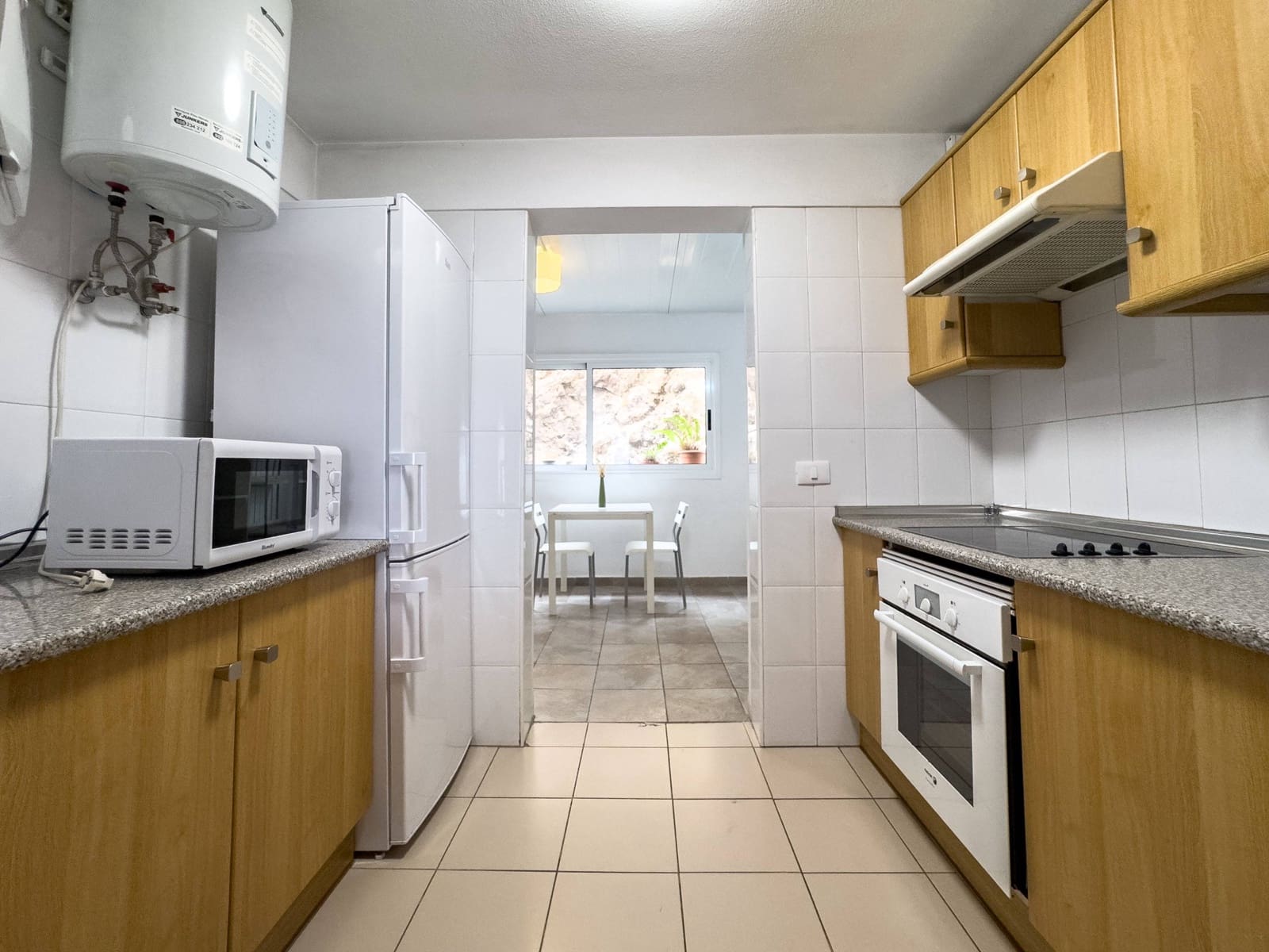 2 makuuhuone Rivitalo vuokrattavana paikassa Radazul mukana 
autotalli - 1 400 € (Ref: 9193788)