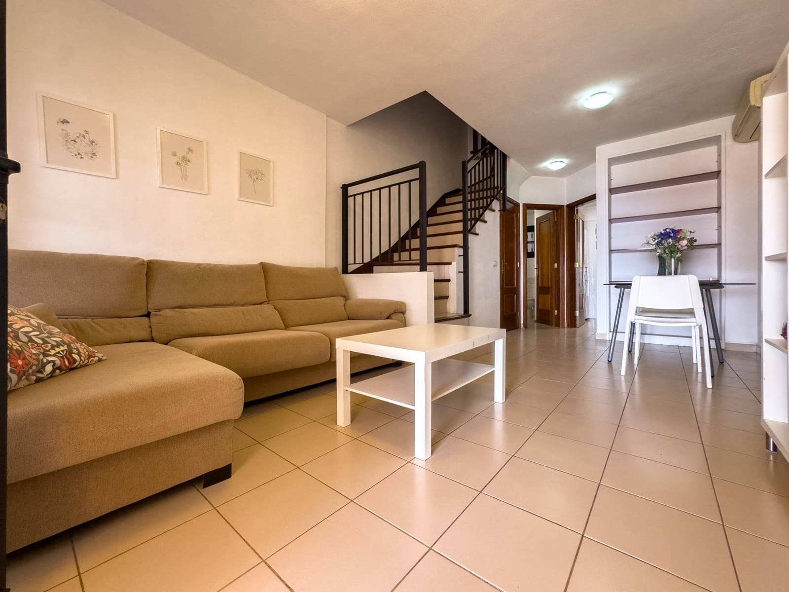 2 makuuhuone Rivitalo vuokrattavana paikassa Radazul mukana 
autotalli - 1 400 € (Ref: 9193788)