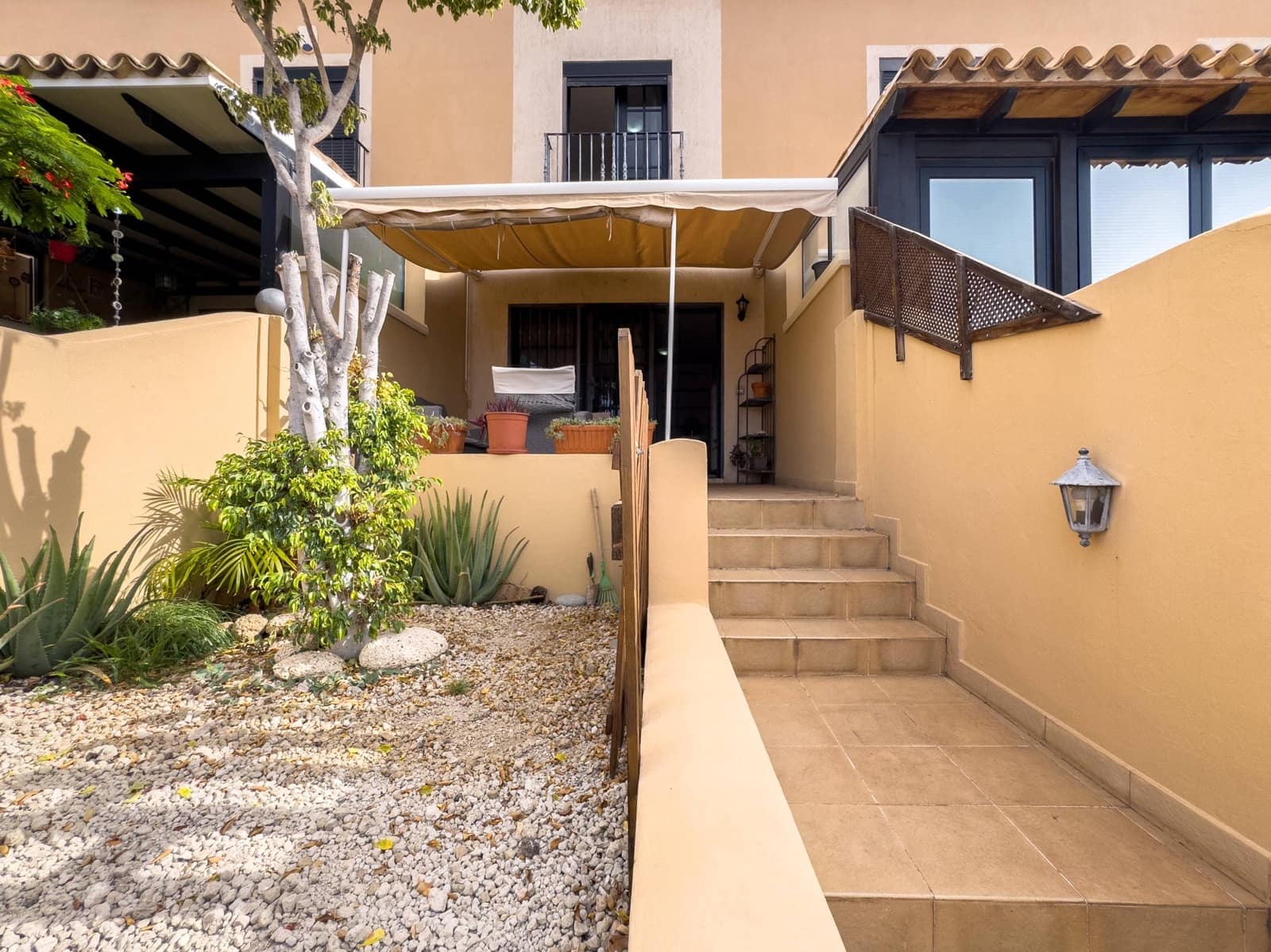 2 makuuhuone Rivitalo vuokrattavana paikassa Radazul mukana 
autotalli - 1 400 € (Ref: 9193788)