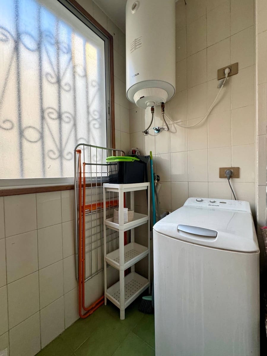 3 bedroom Flat for sale in Las Palmas de Gran Canaria with garage - € 360,000 (Ref: 9200478)