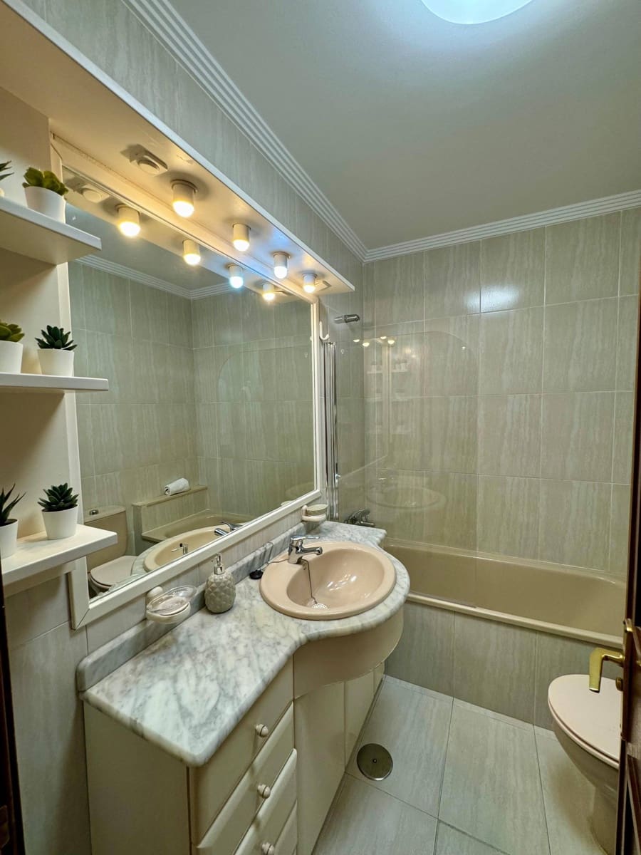 3 bedroom Flat for sale in Las Palmas de Gran Canaria with garage - € 360,000 (Ref: 9200478)