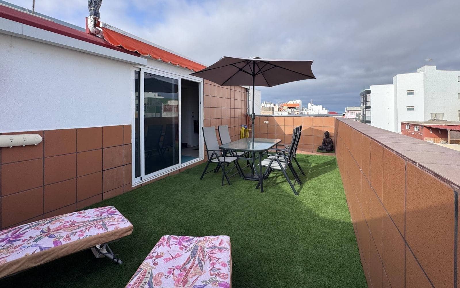 5 slaapkamer Rijtjeshuis te koop in Telde - € 775.000 (Ref: 9202419)