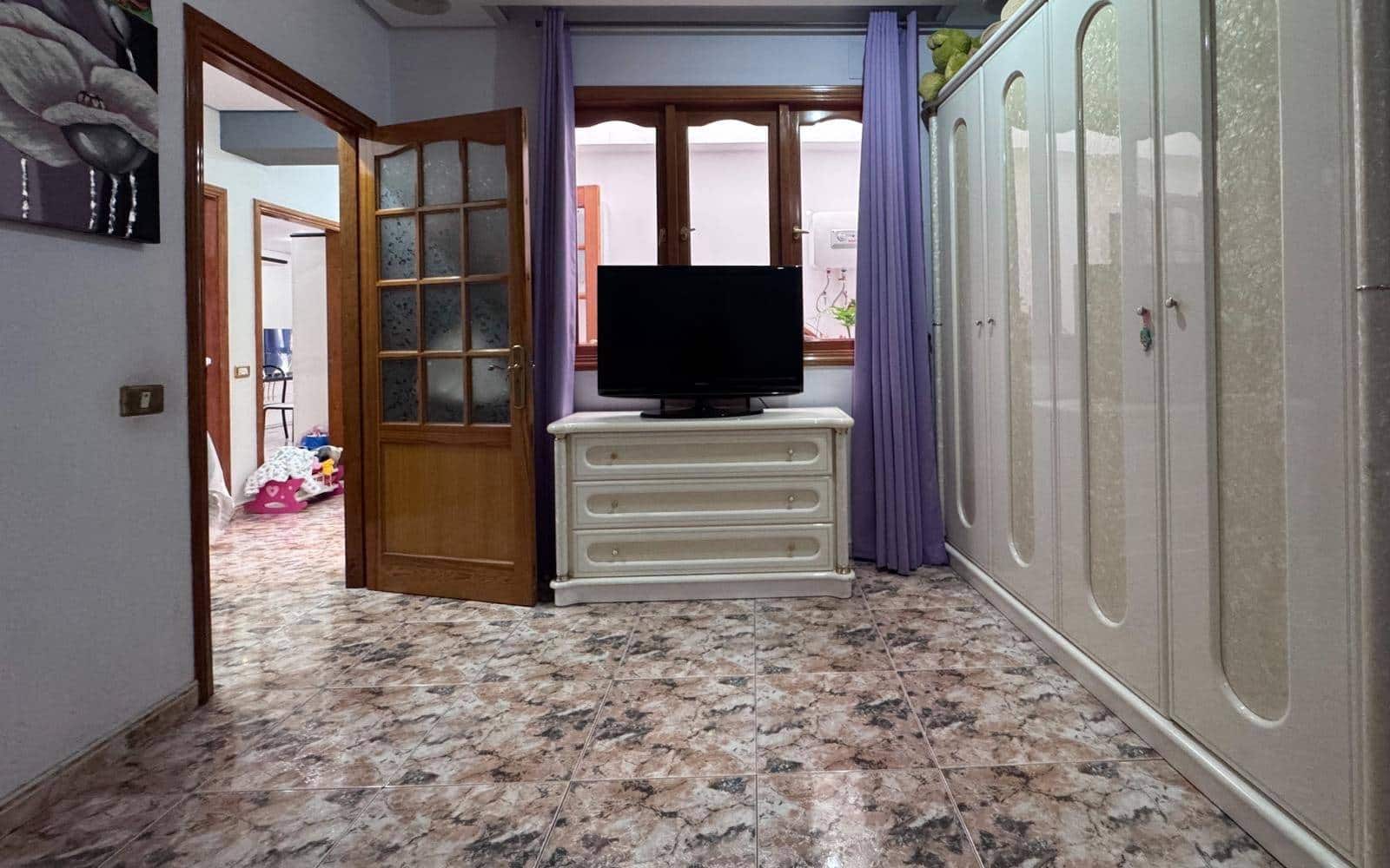 5 slaapkamer Rijtjeshuis te koop in Telde - € 775.000 (Ref: 9202419)