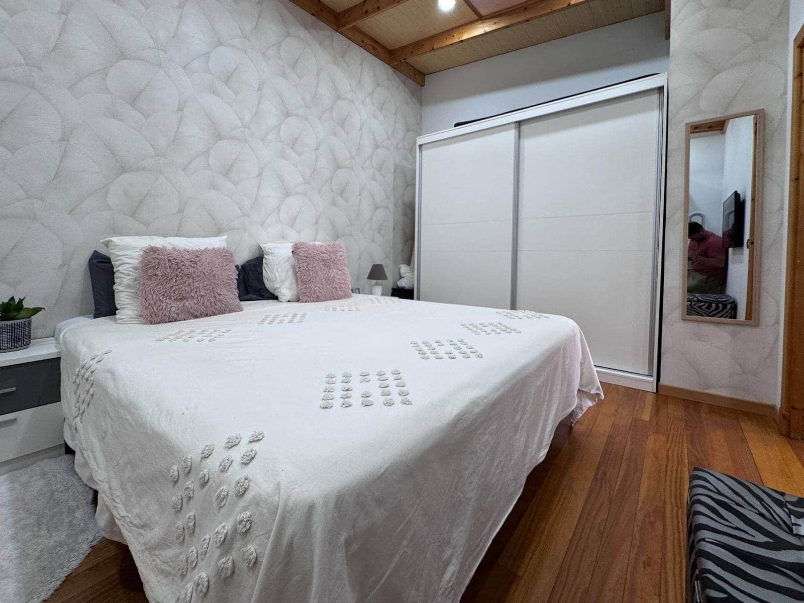 5 slaapkamer Rijtjeshuis te koop in Telde - € 775.000 (Ref: 9202419)