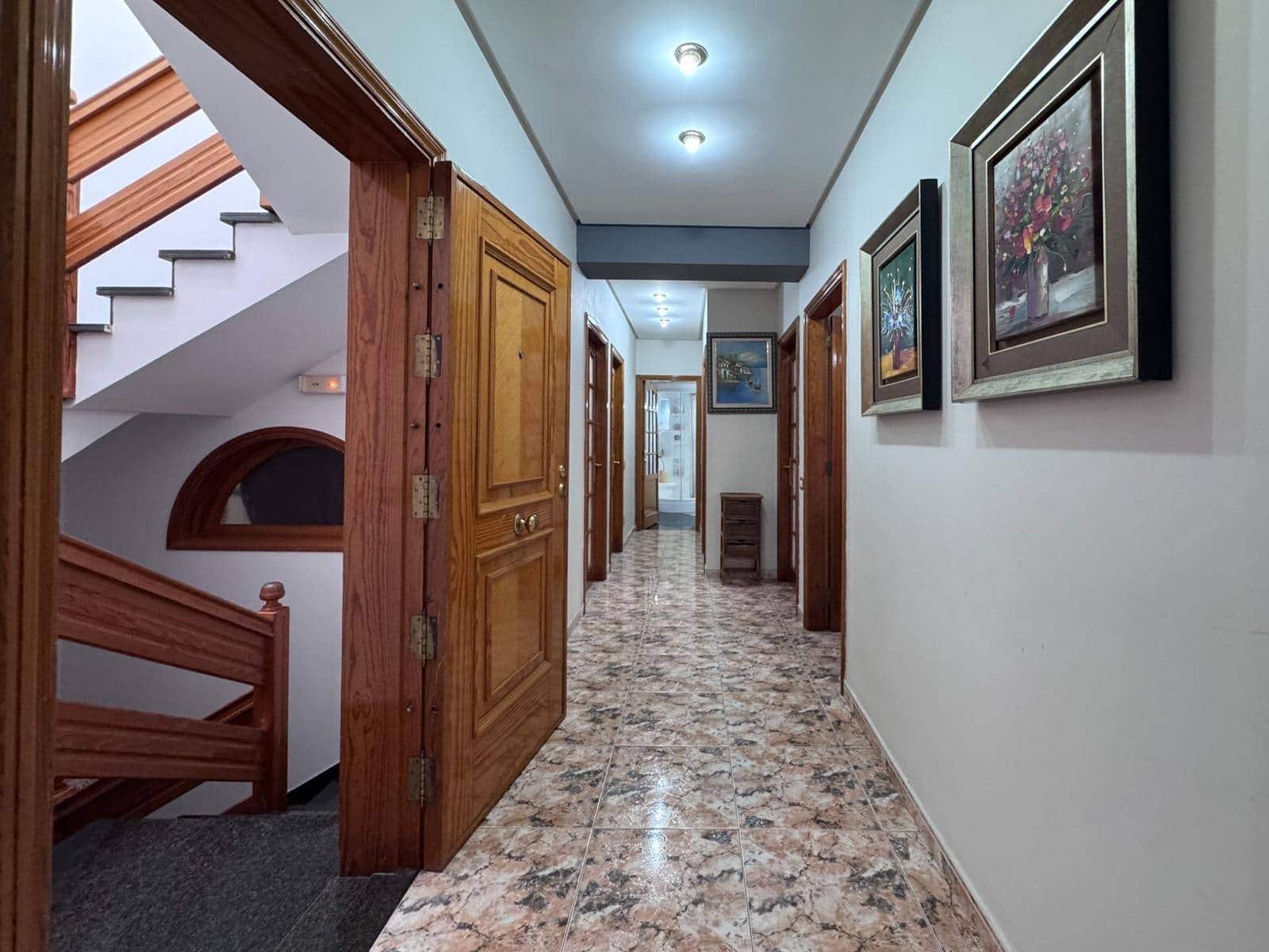 5 slaapkamer Rijtjeshuis te koop in Telde - € 775.000 (Ref: 9202419)