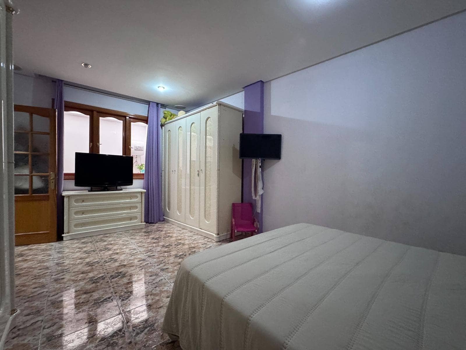 5 slaapkamer Rijtjeshuis te koop in Telde - € 775.000 (Ref: 9202419)