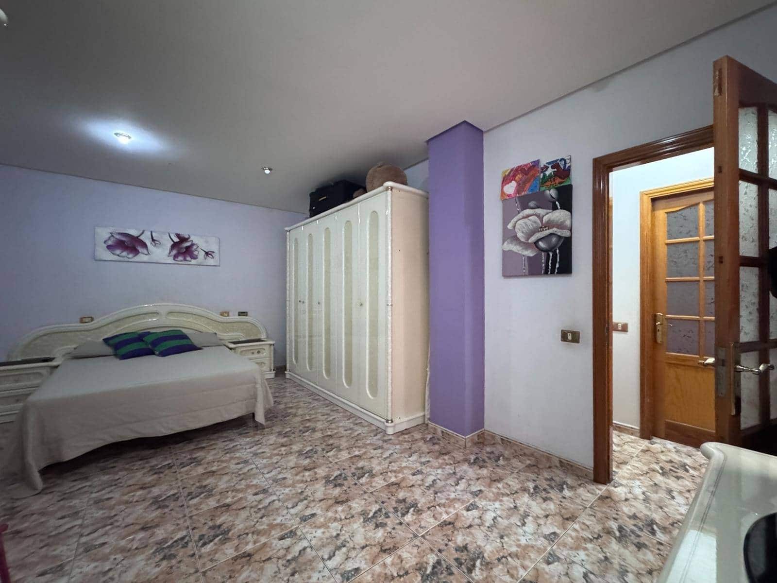 5 slaapkamer Rijtjeshuis te koop in Telde - € 775.000 (Ref: 9202419)