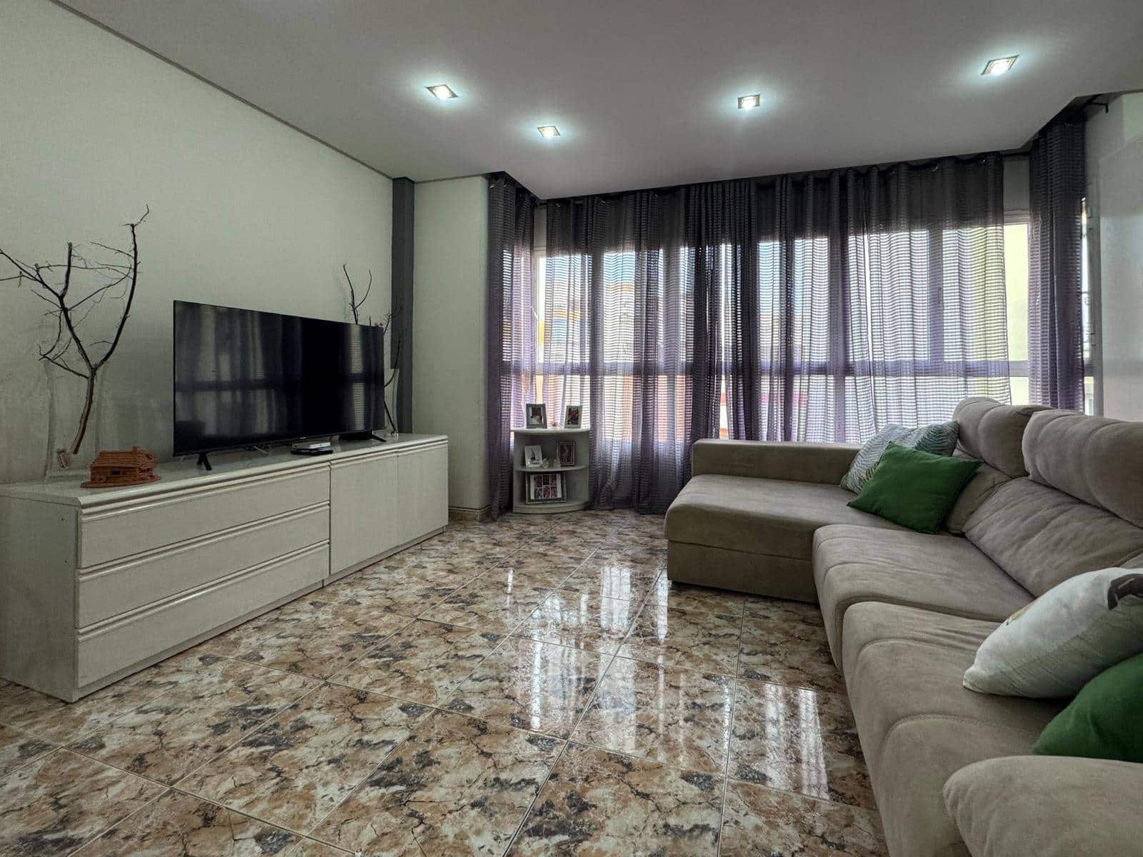 5 slaapkamer Rijtjeshuis te koop in Telde - € 775.000 (Ref: 9202419)