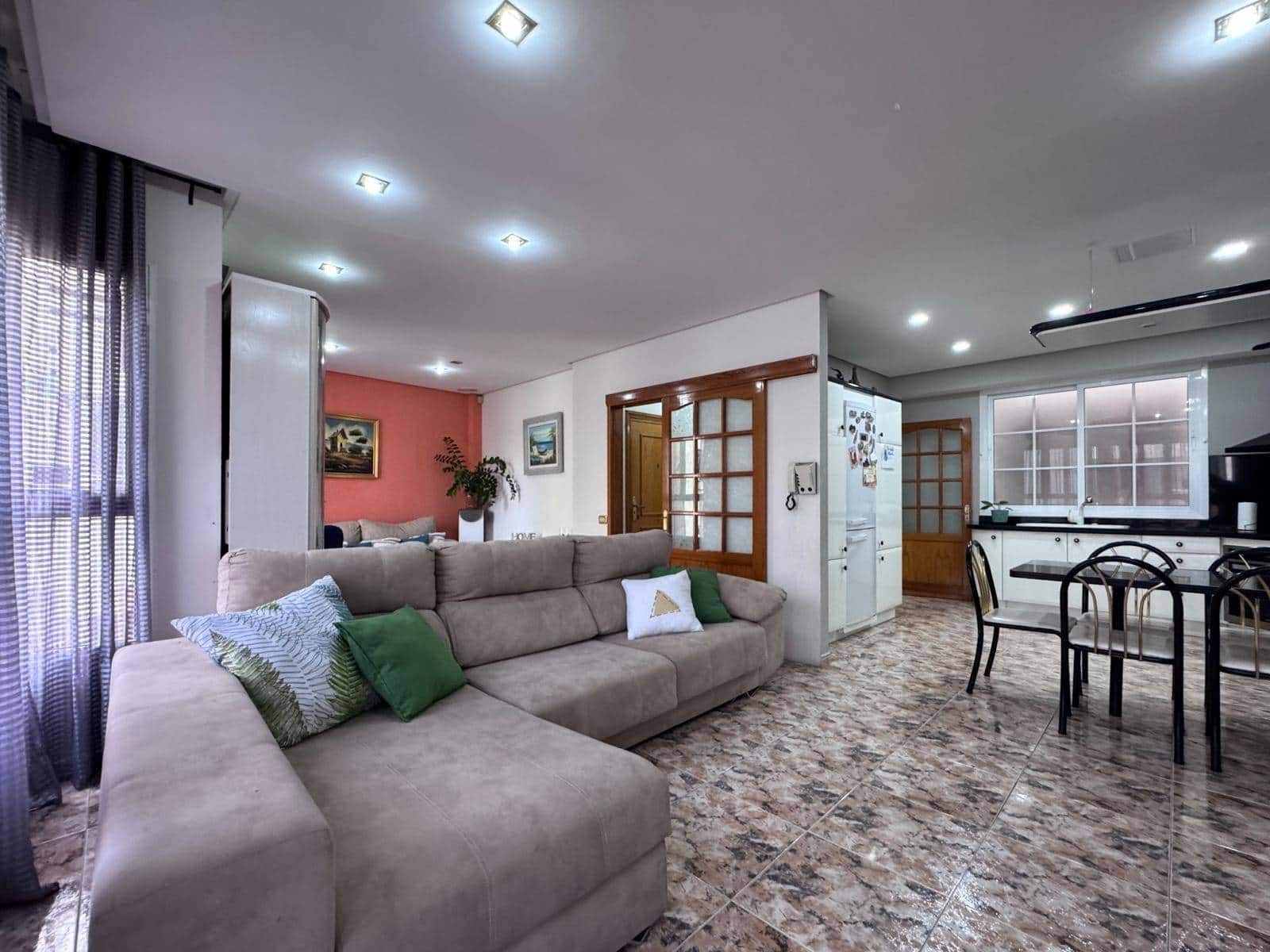 5 slaapkamer Rijtjeshuis te koop in Telde - € 775.000 (Ref: 9202419)