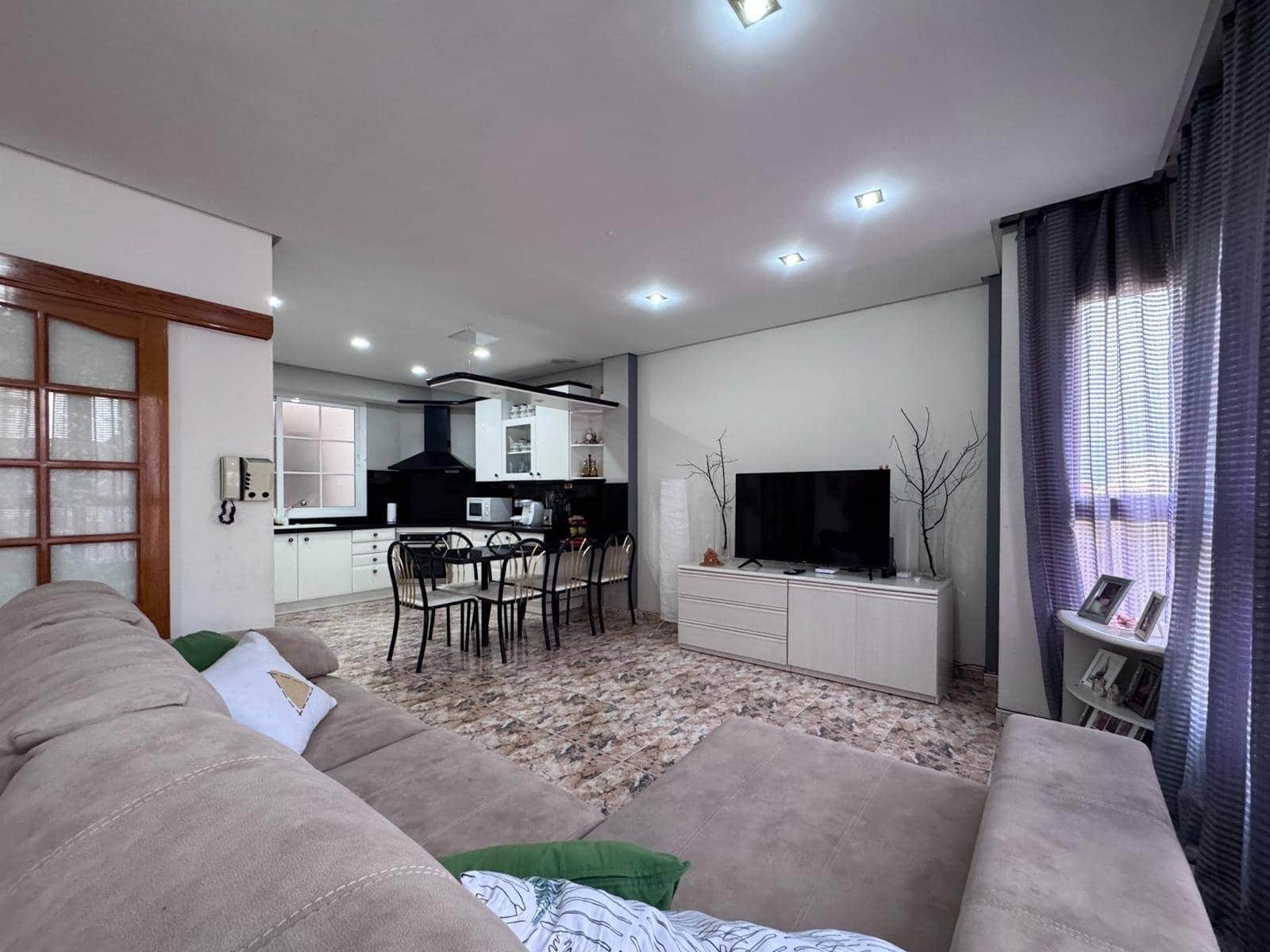 5 slaapkamer Rijtjeshuis te koop in Telde - € 775.000 (Ref: 9202419)