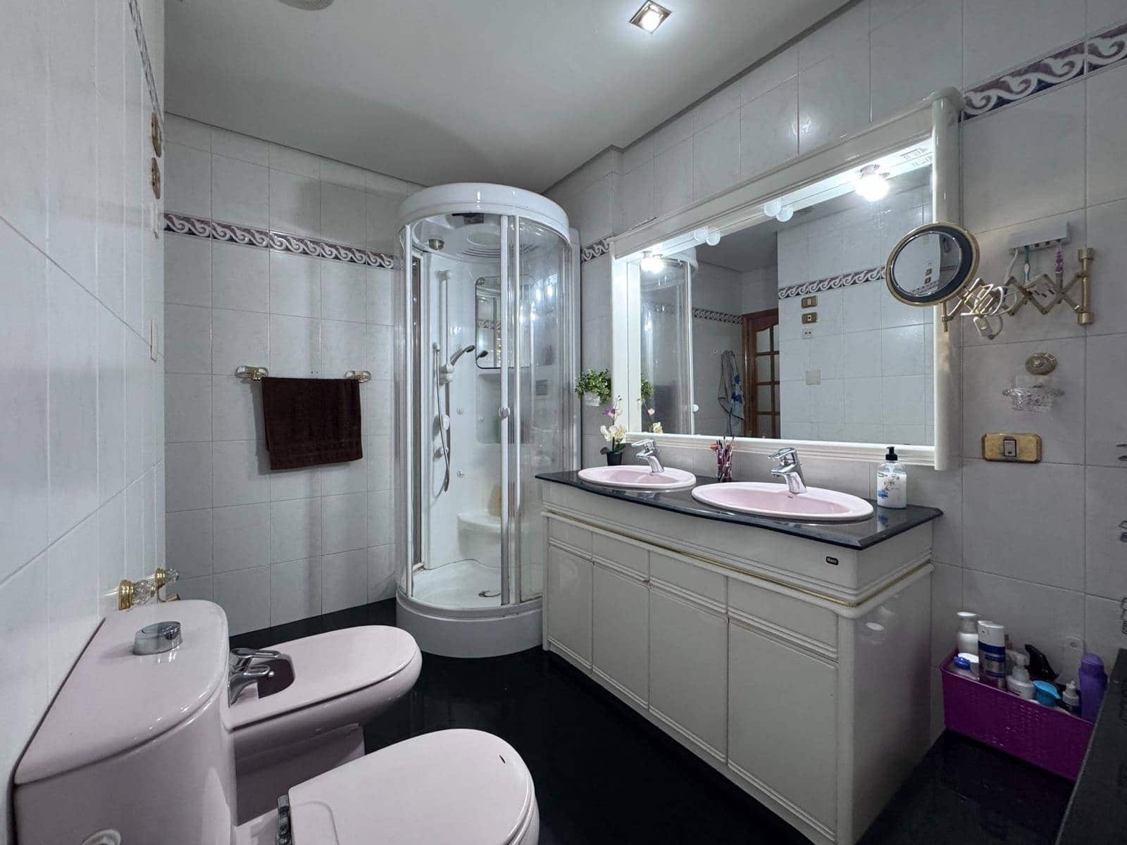 5 slaapkamer Rijtjeshuis te koop in Telde - € 775.000 (Ref: 9202419)