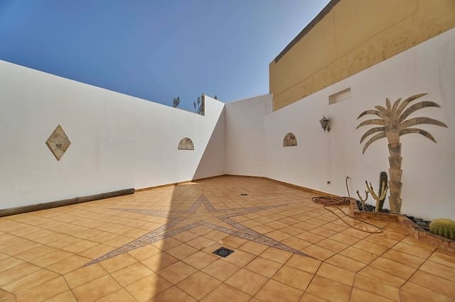 4 bedroom Terraced Villa for sale in La Aldea de San Nicolas with garage - € 240,000 (Ref: 9240415)