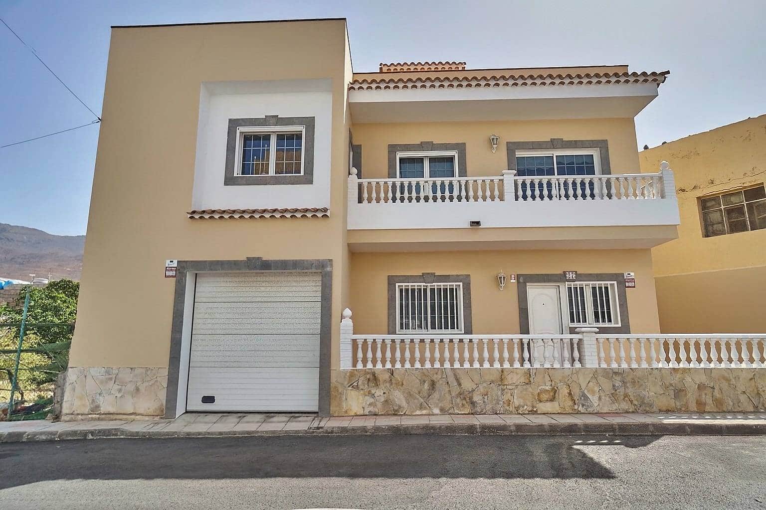 4 bedroom Terraced Villa for sale in La Aldea de San Nicolas with garage - € 240,000 (Ref: 9240415)