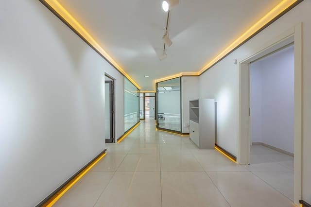 5 makuuhuone Toimisto vuokrattavana paikassa Santa Catalina - Canteras, Las Palmas de Gran Canaria mukana 
autotalli - 4 000 € (Ref: 9262599)