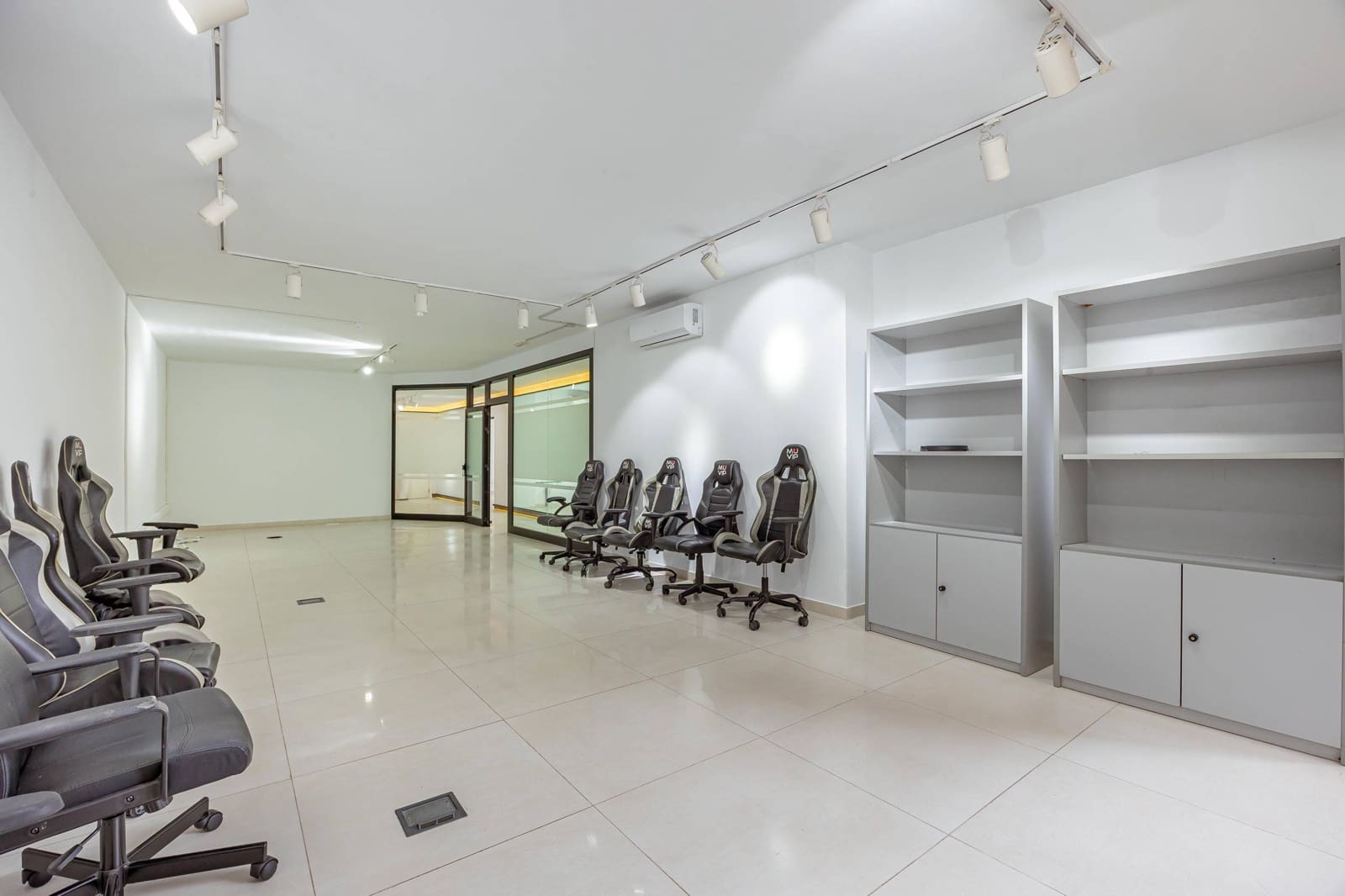 5 soveværelse Kontor til leje i Las Palmas de Gran Canaria med garage - € 3.500 (Ref: 9262599)