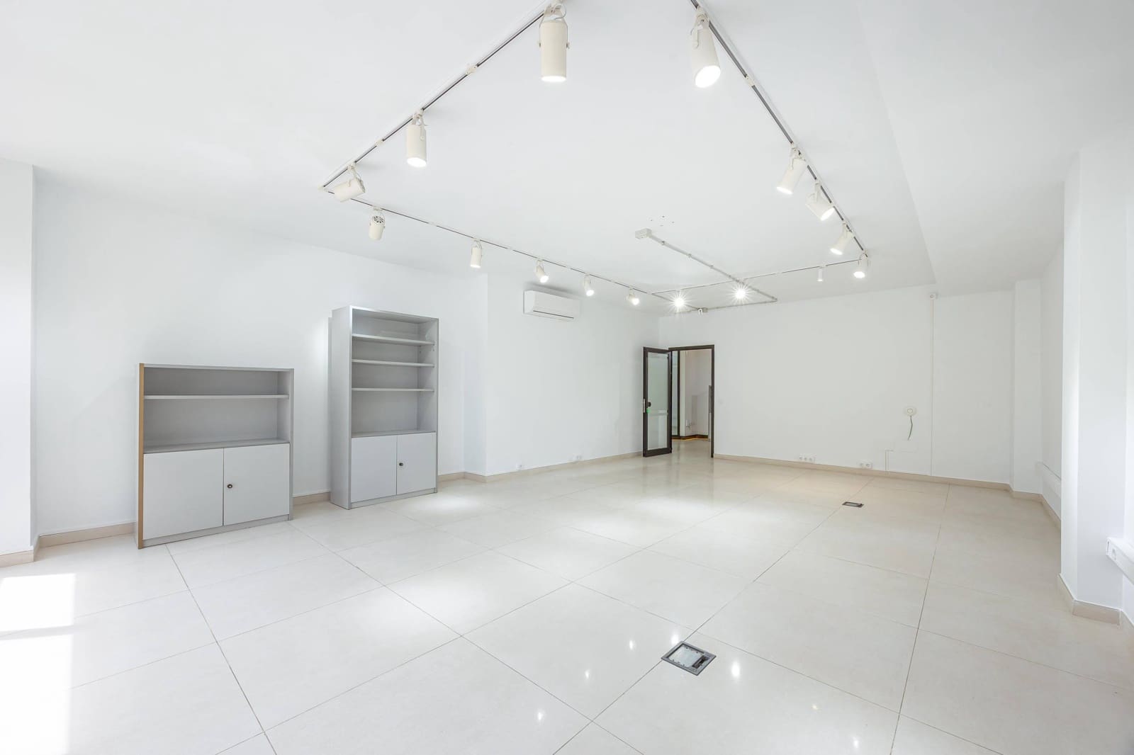 5 soveværelse Kontor til leje i Las Palmas de Gran Canaria med garage - € 3.500 (Ref: 9262599)