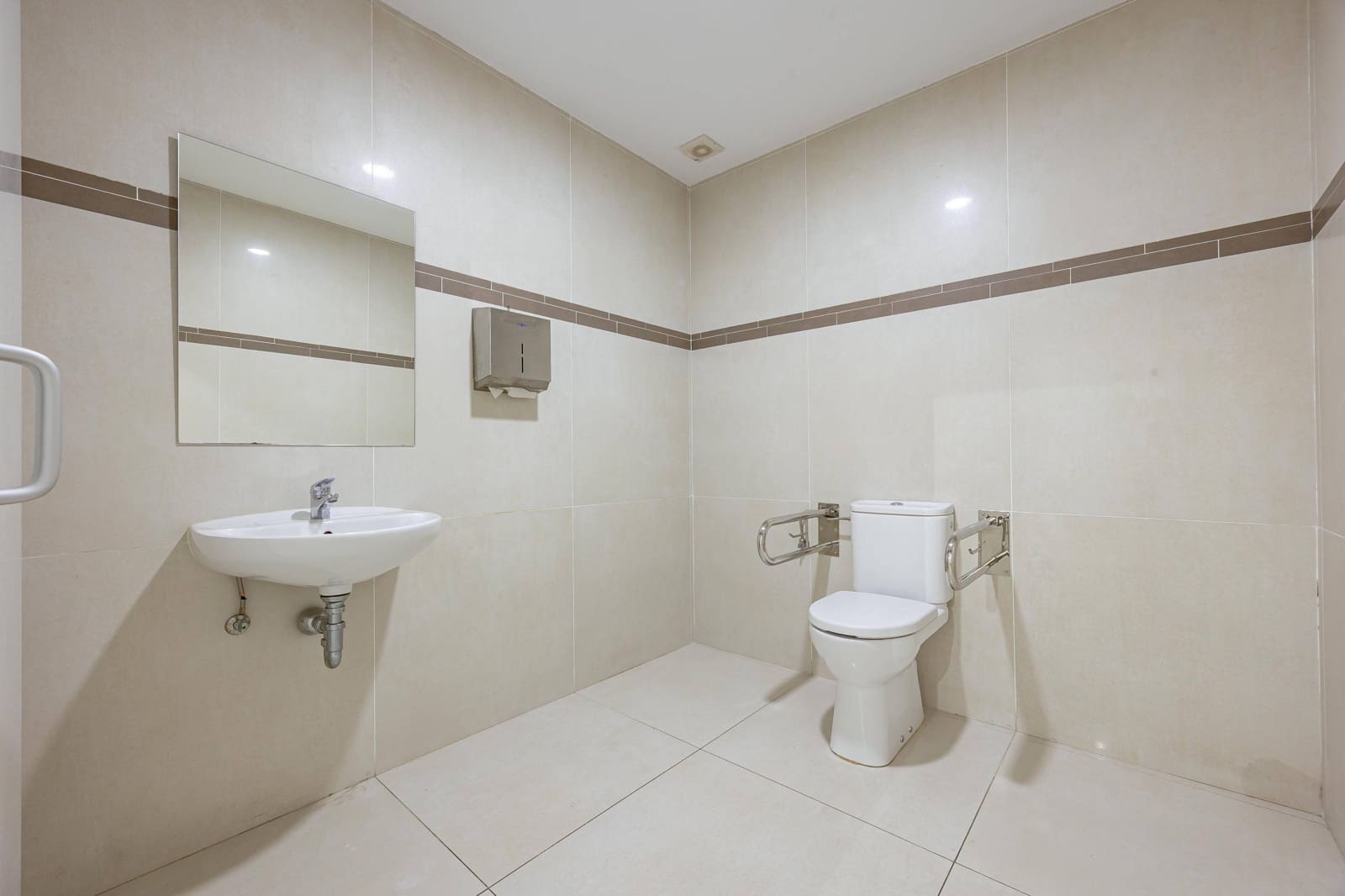 5 soveværelse Kontor til leje i Las Palmas de Gran Canaria med garage - € 3.500 (Ref: 9262599)