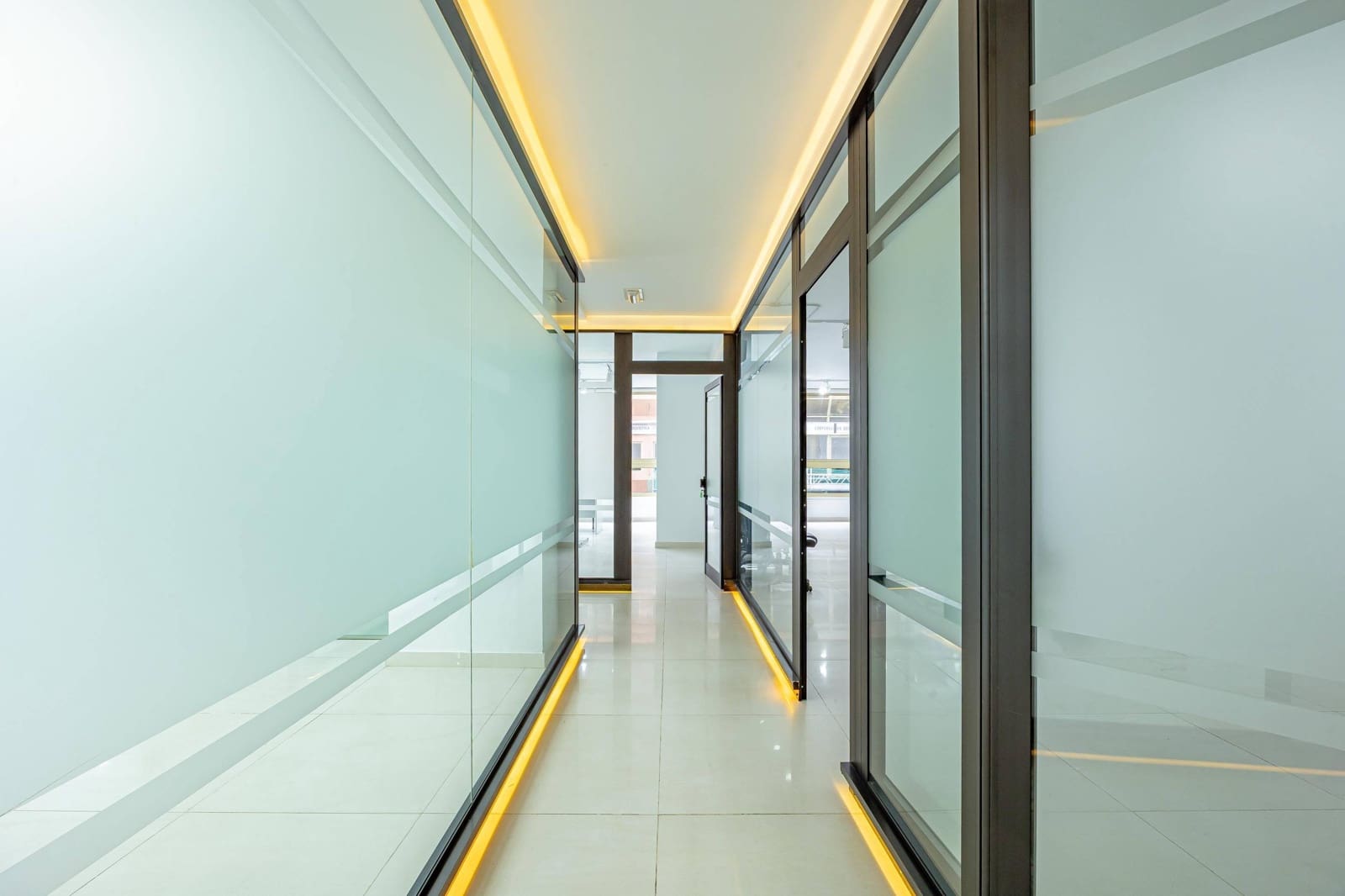 5 soveværelse Kontor til leje i Las Palmas de Gran Canaria med garage - € 3.500 (Ref: 9262599)