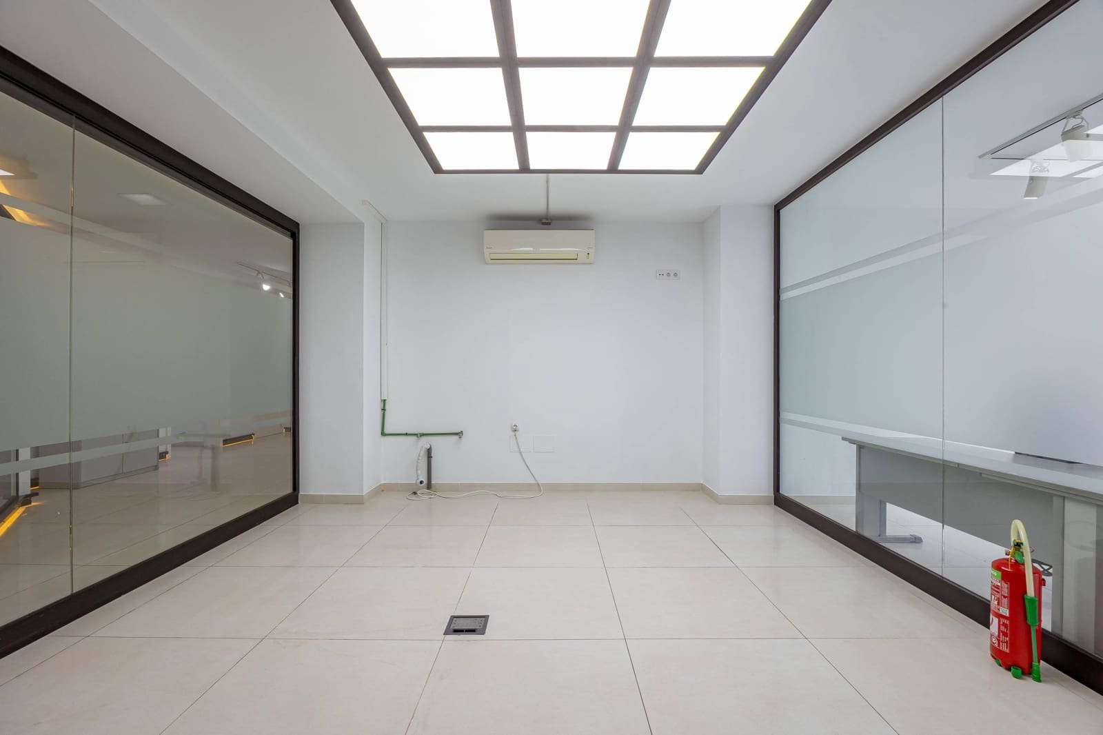 5 soveværelse Kontor til leje i Las Palmas de Gran Canaria med garage - € 3.500 (Ref: 9262599)