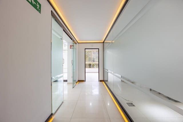 5 soveværelse Kontor til leje i Santa Catalina - Canteras, Las Palmas de Gran Canaria med garage - € 3.500 (Ref: 9262599)