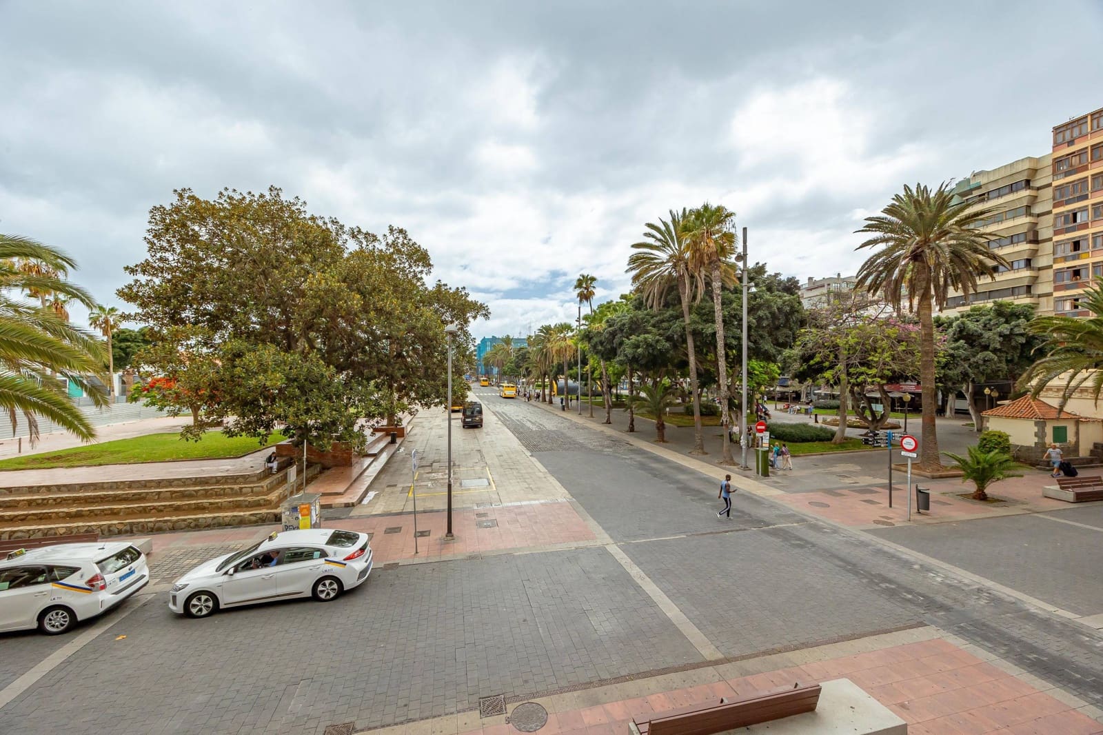 5 soveværelse Kontor til leje i Las Palmas de Gran Canaria med garage - € 3.500 (Ref: 9262599)