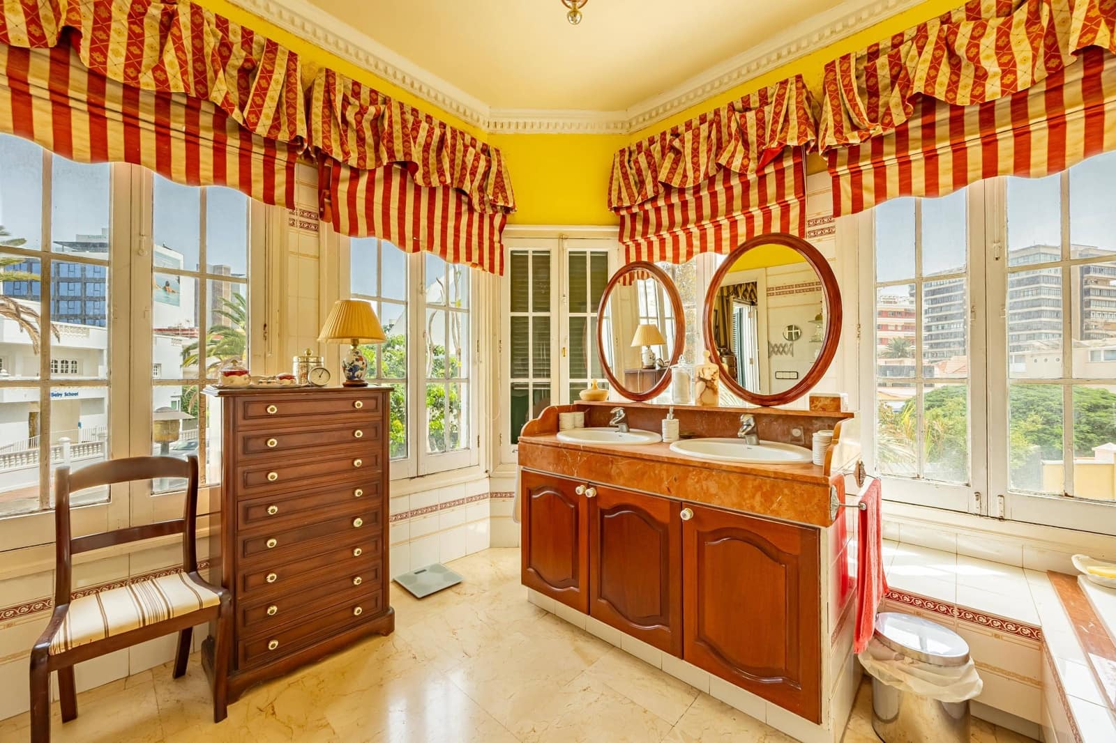 5 sypialnia Willa na sprzedaż w Las Palmas de Gran Canaria z garażem - 1 100 000 € (Ref: 9265393)