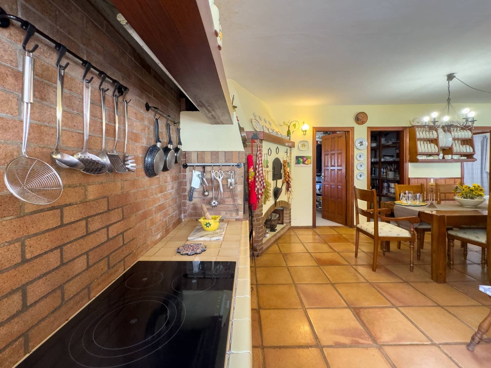 4 bedroom Villa for sale in El Rosario with pool garage - € 999,900 (Ref: 9282218)