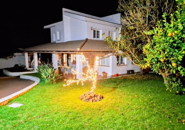 Chalet de 4 habitaciones en El Rosario en venta con piscina garaje - 999.900 € (Ref: 9282218)