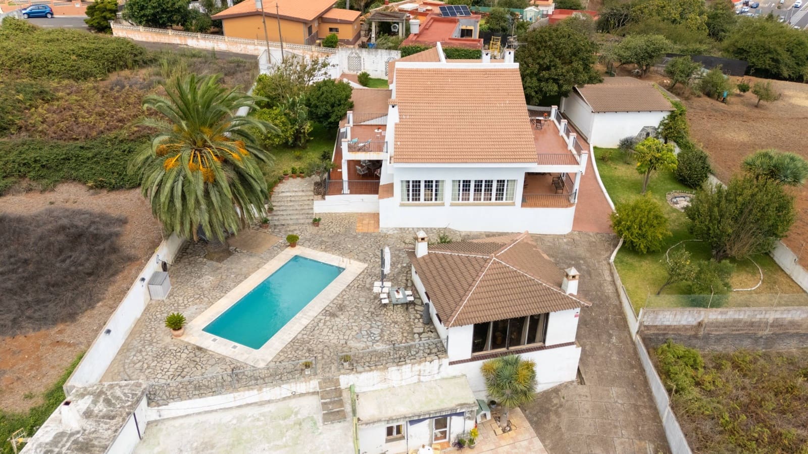 4 bedroom Villa for sale in El Rosario with pool garage - € 999,900 (Ref: 9282218)