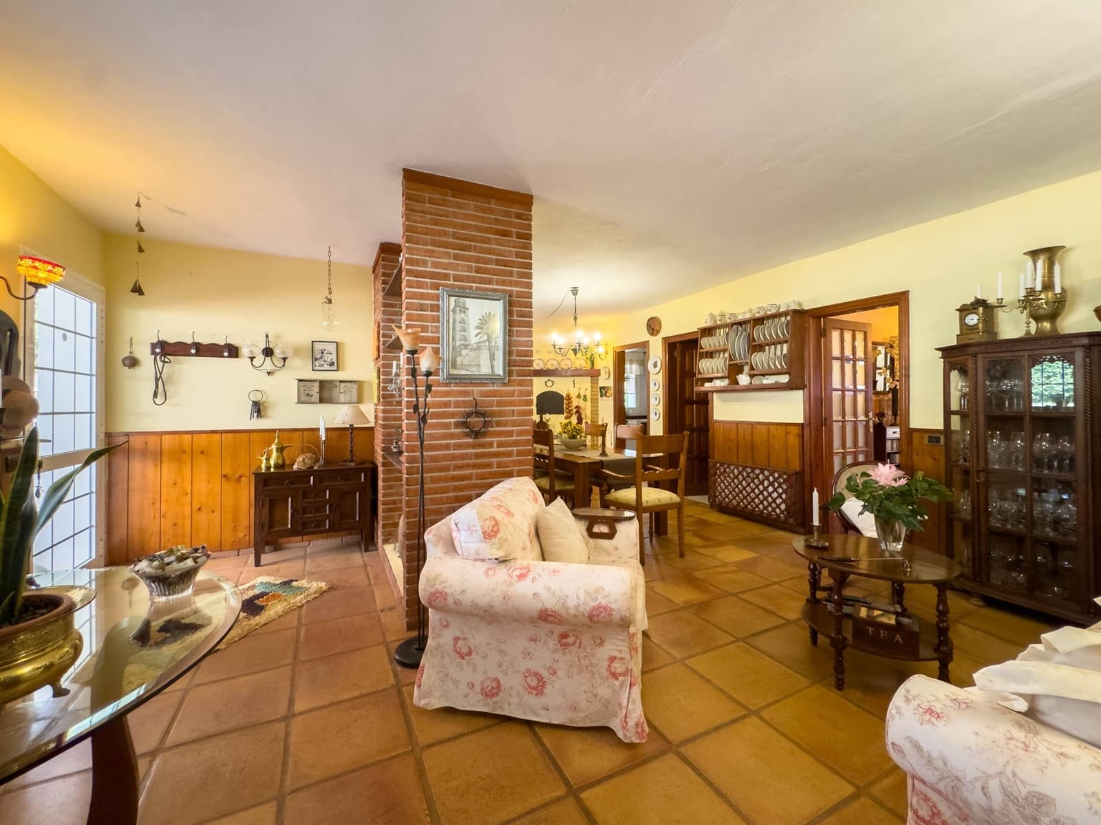 4 bedroom Villa for sale in El Rosario with pool garage - € 999,900 (Ref: 9282218)