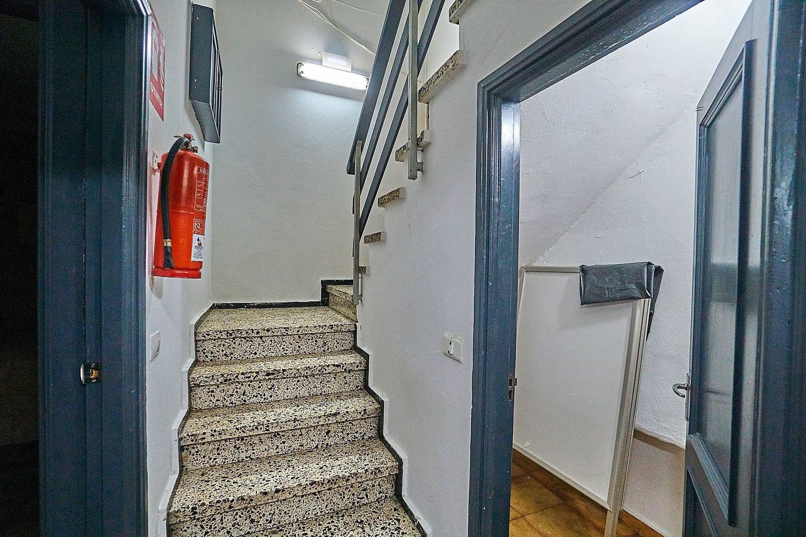 Commercial for sale in Las Palmas de Gran Canaria - € 201,000 (Ref: 9310898)