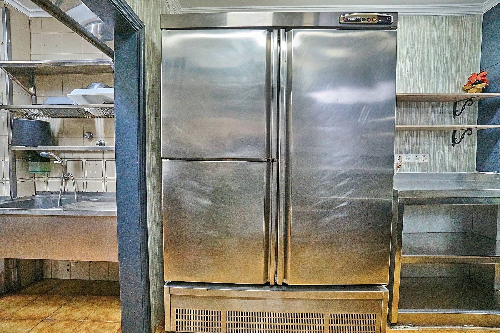 Commercial for sale in Las Palmas de Gran Canaria - € 201,000 (Ref: 9310898)