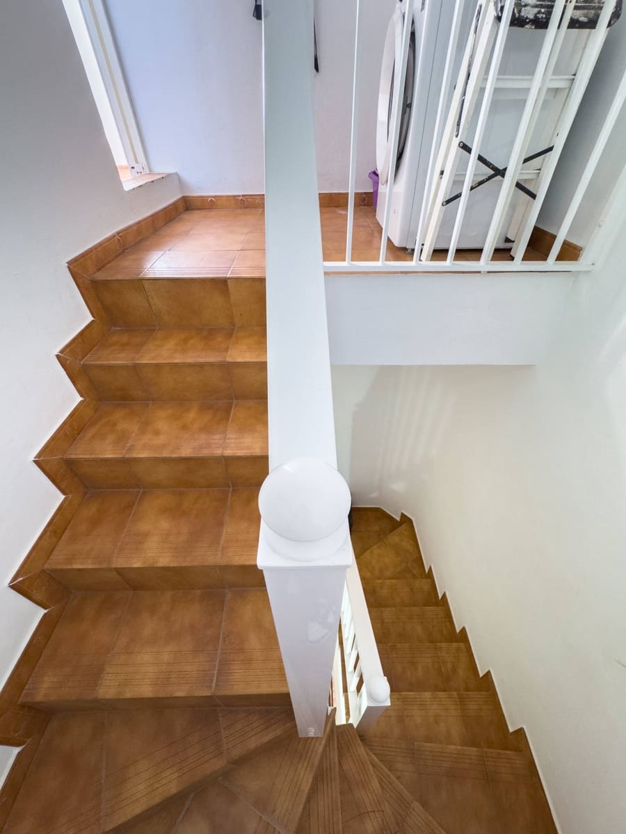 2 slaapkamer Rijtjeshuis te koop in Arico met garage - € 305.000 (Ref: 9321909)