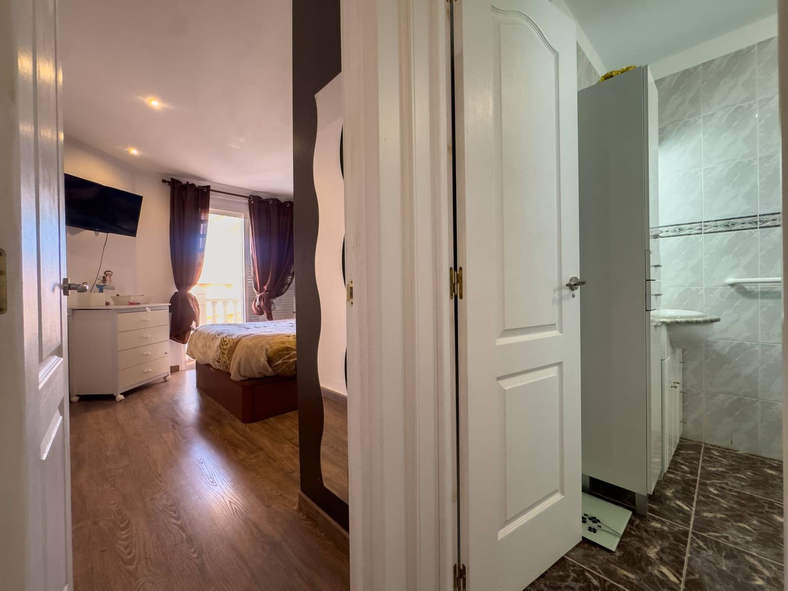 2 slaapkamer Rijtjeshuis te koop in Arico met garage - € 305.000 (Ref: 9321909)