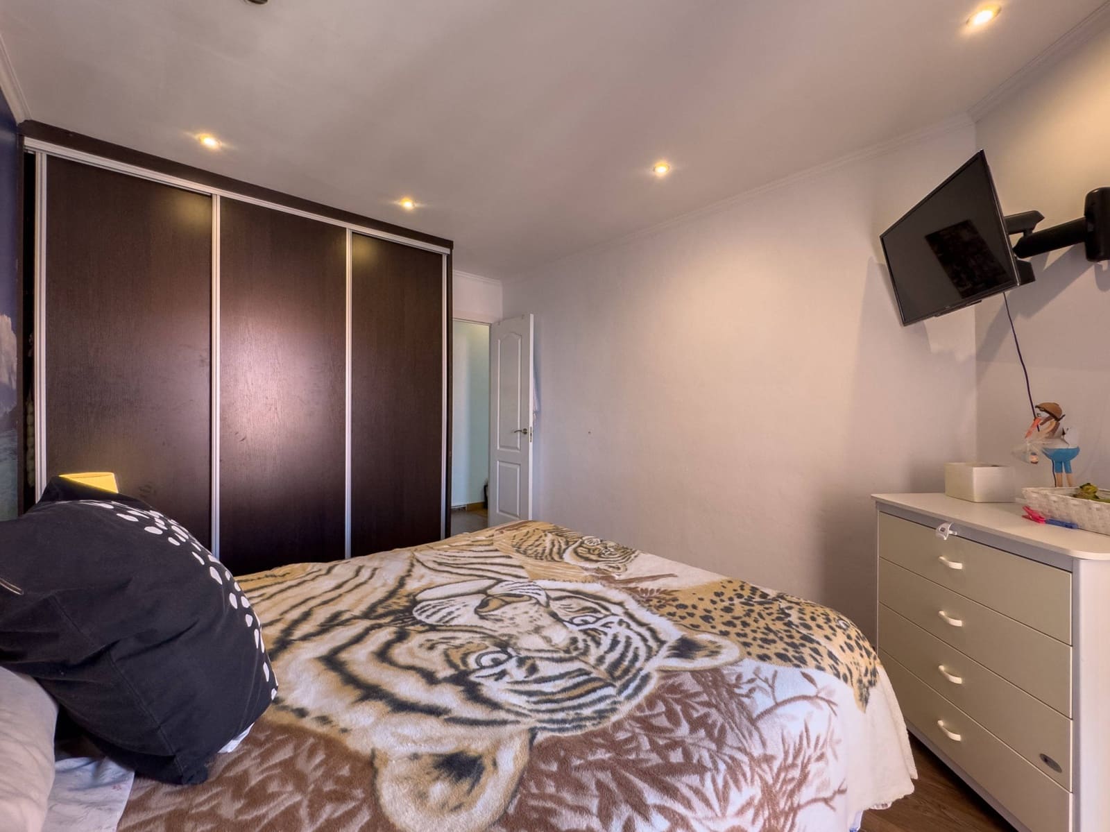 2 slaapkamer Rijtjeshuis te koop in Arico met garage - € 305.000 (Ref: 9321909)