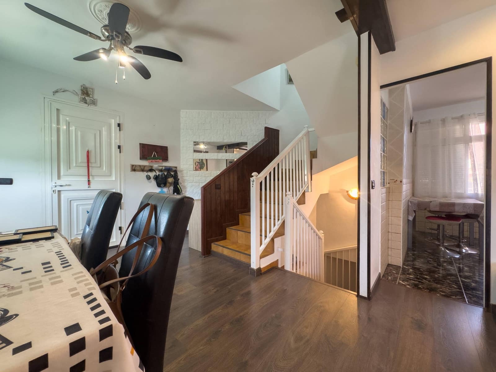 2 slaapkamer Rijtjeshuis te koop in Arico met garage - € 305.000 (Ref: 9321909)