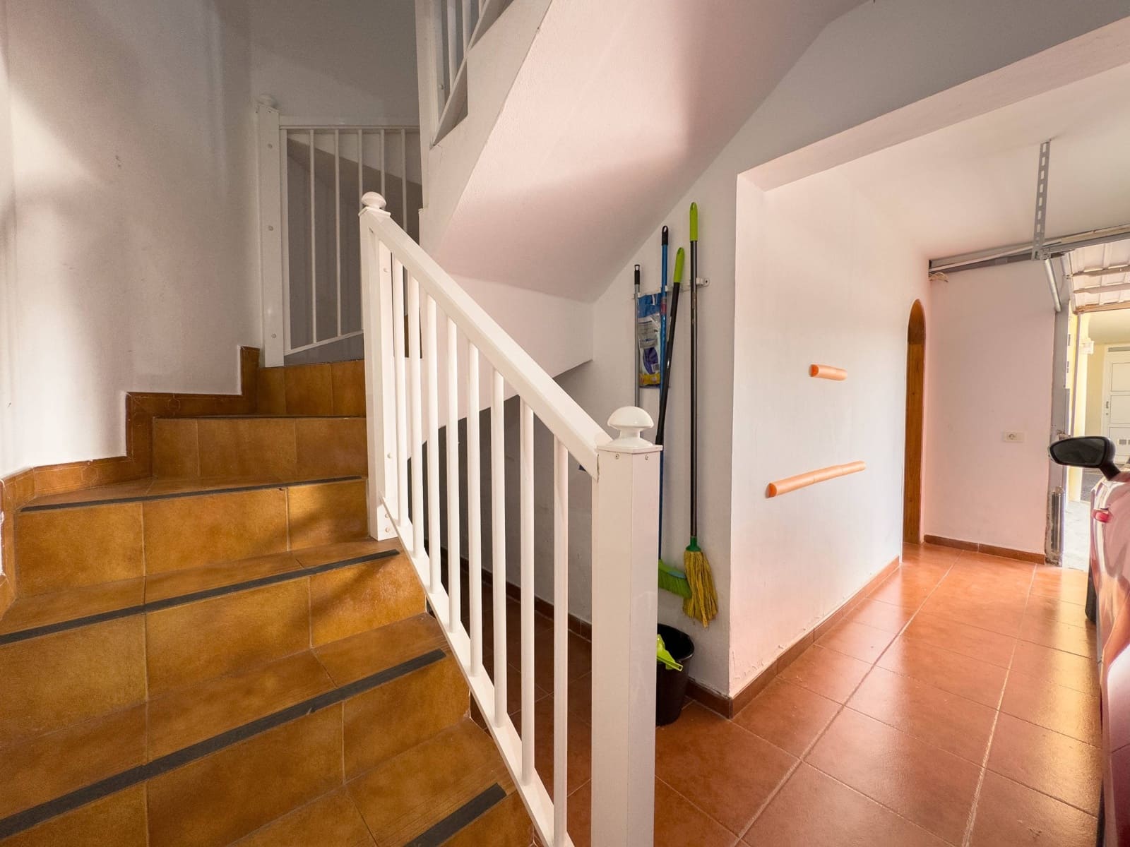 2 slaapkamer Rijtjeshuis te koop in Arico met garage - € 305.000 (Ref: 9321909)