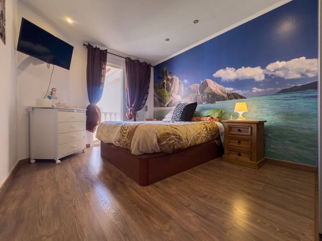 2 slaapkamer Rijtjeshuis te koop in Arico met garage - € 305.000 (Ref: 9321909)