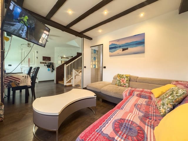 2 bedroom Terraced Villa for sale in Arico with garage - € 305,000 (Ref: 9321909)