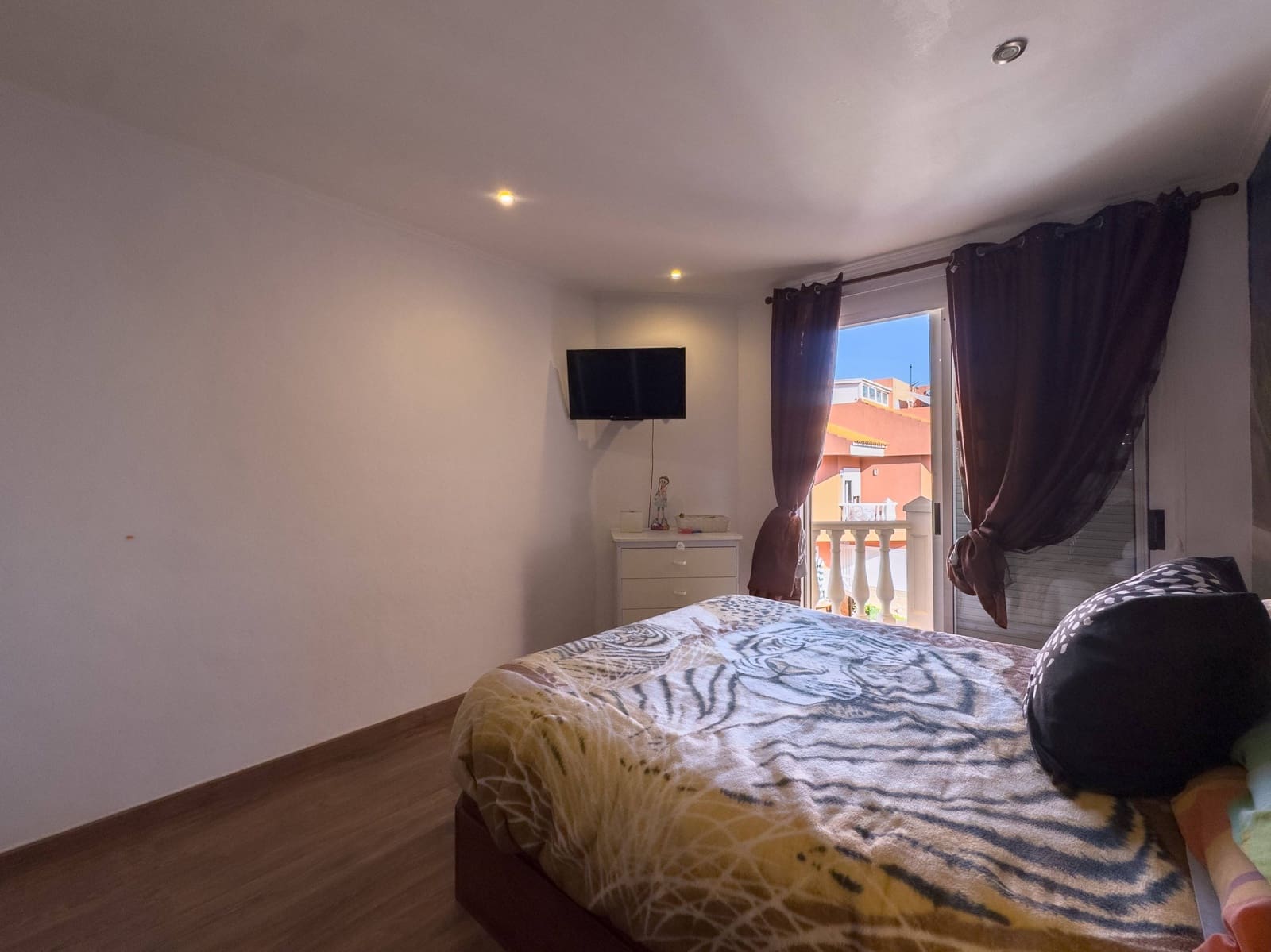 2 bedroom Terraced Villa for sale in Arico with garage - € 299,000 (Ref: 9321909)