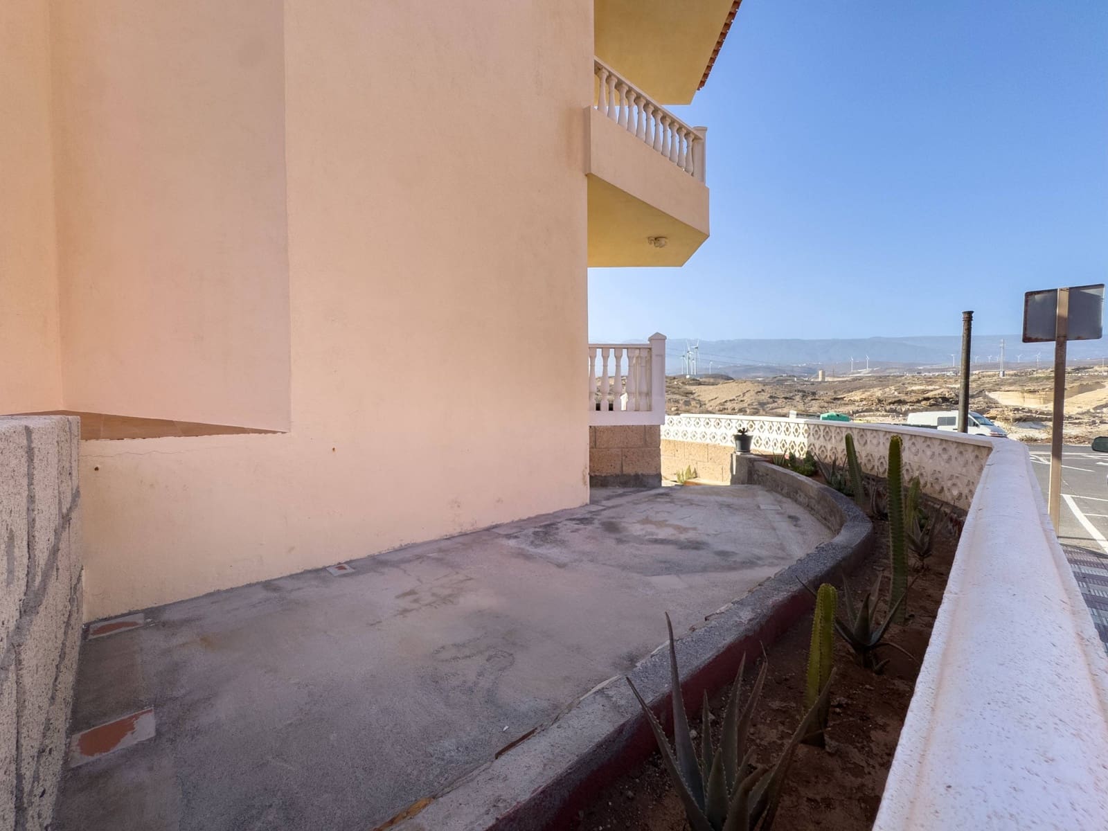 2 bedroom Terraced Villa for sale in Arico with garage - € 299,000 (Ref: 9321909)